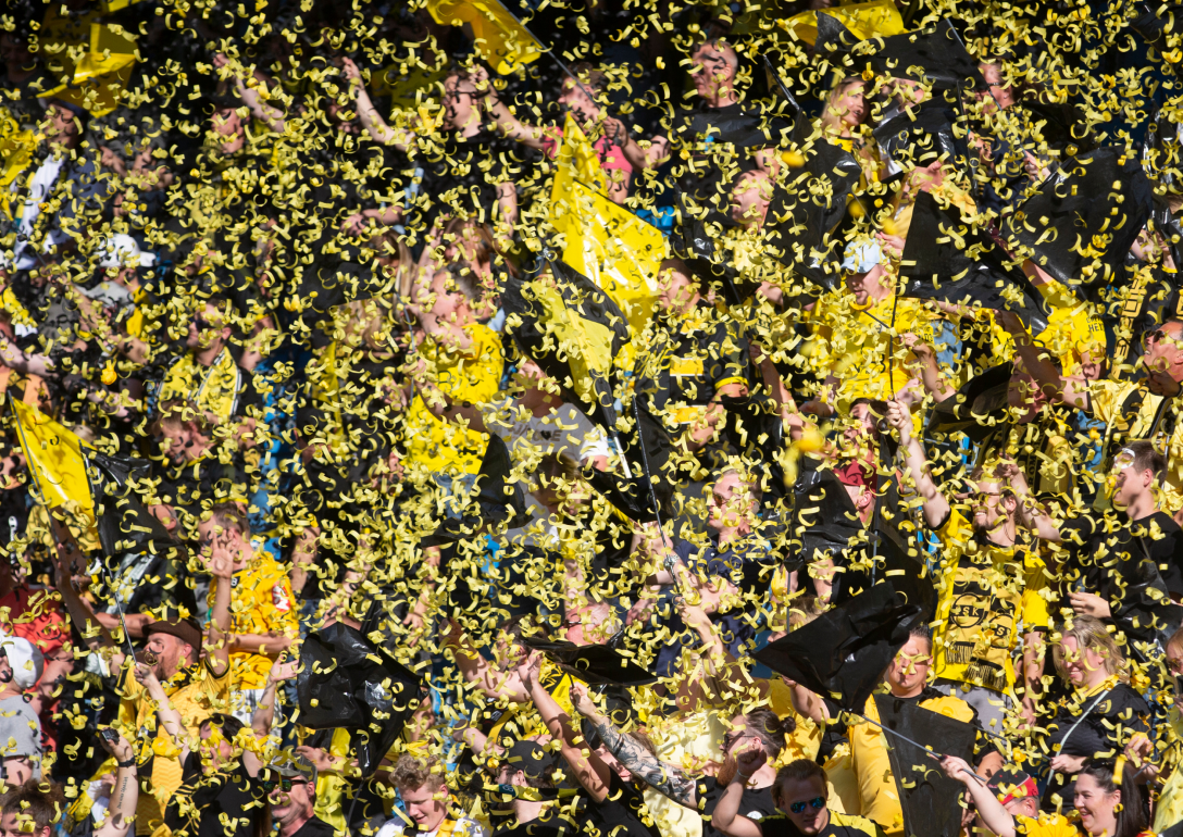 Lillstrøm supportere med pyro